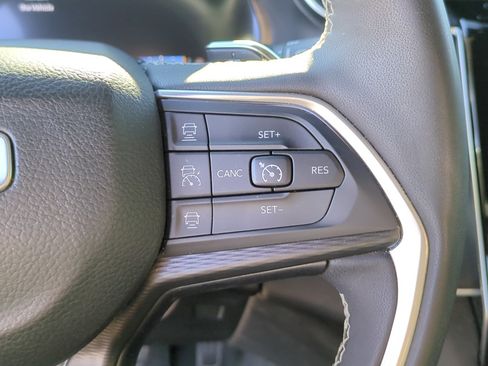 Used 2023 Jeep Grand Cherokee Altitude image 18