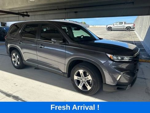 Used 2025 Honda Pilot EX-L image 17