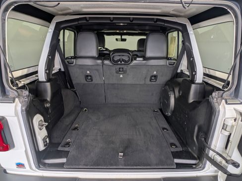 Used 2021 Jeep Wrangler Unlimited Rubicon image 14