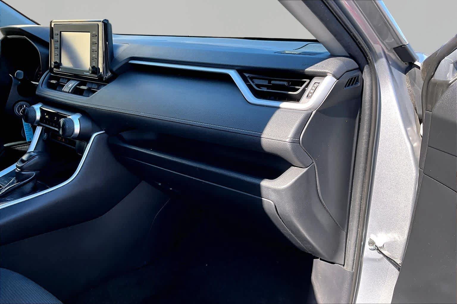 Used 2020 Toyota RAV4 LE FWD image 19