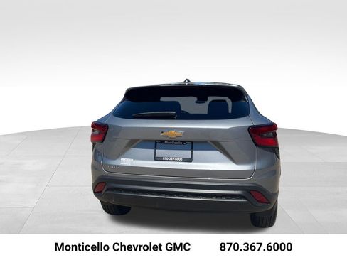 New 2026 Chevrolet Trax LS w/ LS Convenience Package FWD image 4