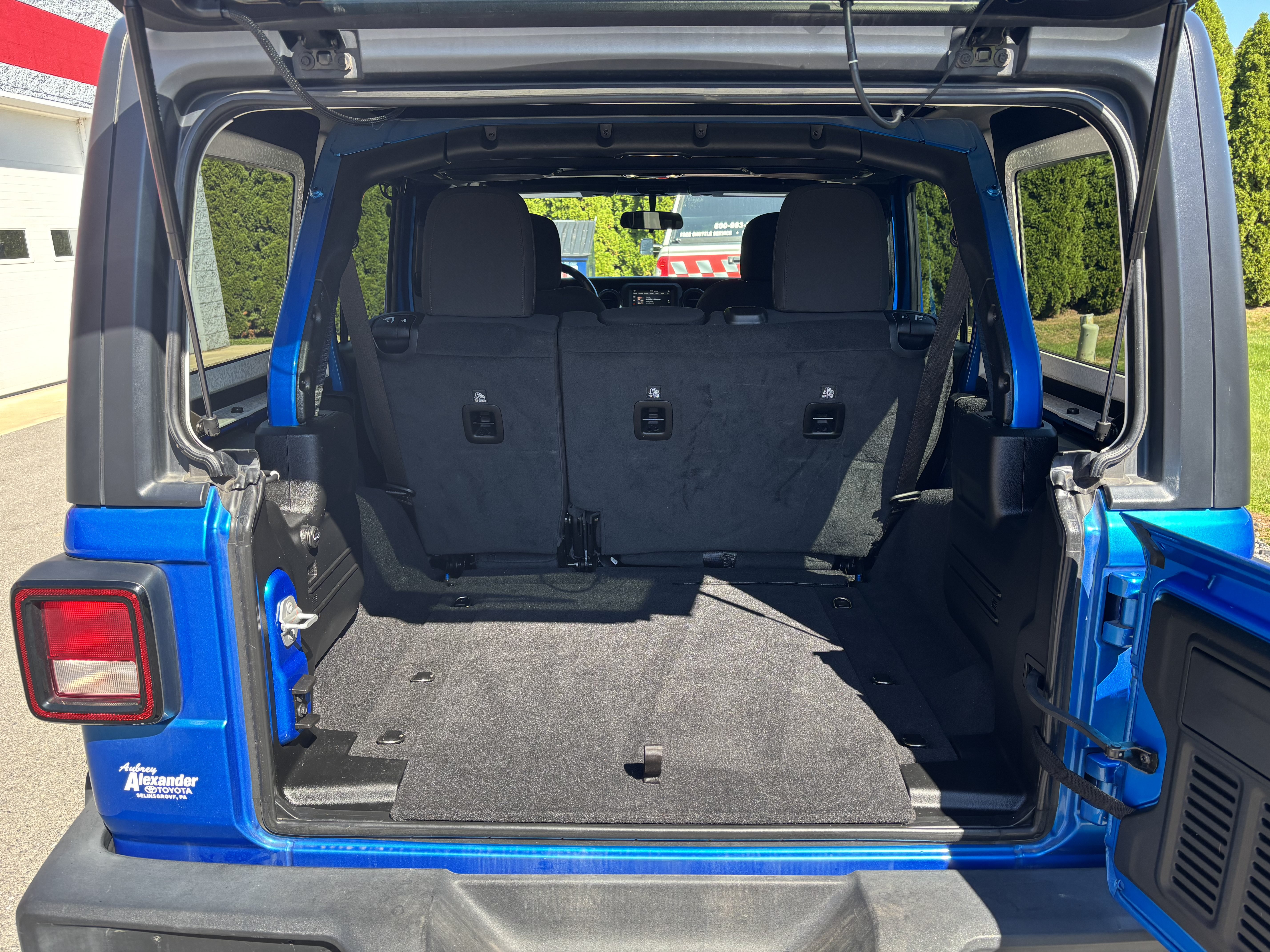 Used 2021 Jeep Wrangler Unlimited Sport w/ Dual Top Group AWD/4WD image 5