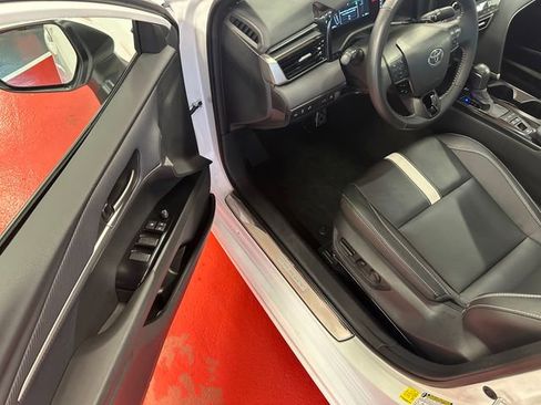 Certified 2025 Toyota Camry SE image 10