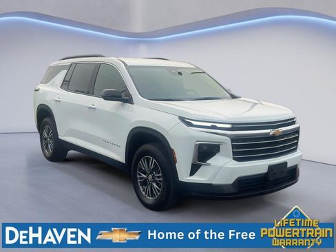 Used 2025 Chevrolet Traverse LT FWD image 8