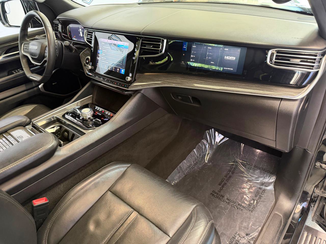 Used 2022 Jeep Wagoneer Series III w/ Premium Group I AWD/4WD image 23