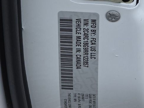 Used 2024 Chrysler Pacifica Touring-L image 30