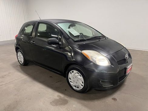 Used 2010 Toyota Yaris 2-Door Hatchback image 1