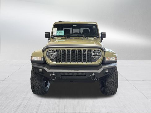Used 2025 Jeep Gladiator Sport AWD/4WD image 2