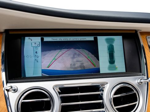 Used 2017 Rolls-Royce Dawn Base image 52