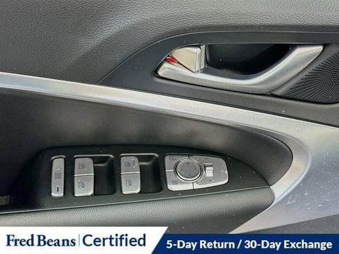 Used 2025 Genesis G70 2.5T image 20