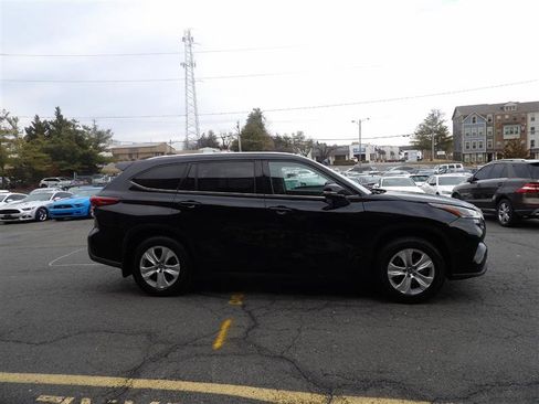 Used 2021 Toyota Highlander XLE image 5