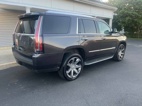 Used 2016 Cadillac Escalade Luxury AWD/4WD image 3