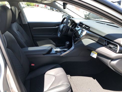 Used 2019 Toyota Camry XSE image 32