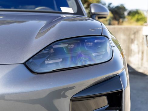 New 2026 Porsche Cayenne Turbo AWD/4WD image 18