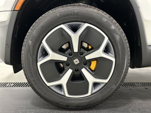 Used 2024 Rivian R1S Adventure AWD/4WD image 9