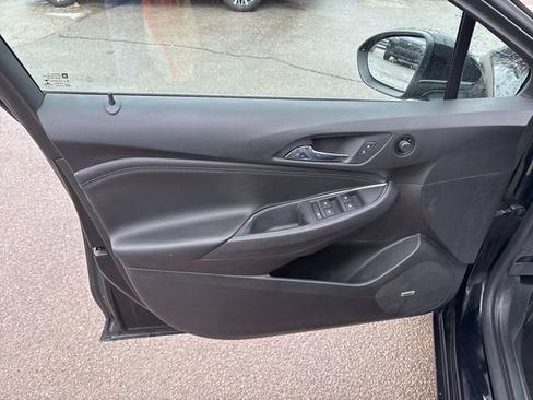 Used 2017 Chevrolet Cruze Premier image 9