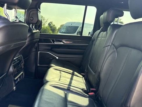 Used 2022 Jeep Wagoneer Series II w/ Premium Group I AWD/4WD image 12