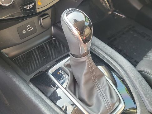 Certified 2020 Nissan Rogue SV FWD image 28