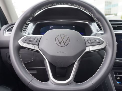 Used 2022 Volkswagen Tiguan SE FWD image 23