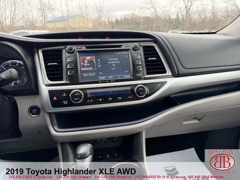 Used 2019 Toyota Highlander XLE image 17
