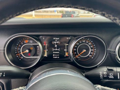 Used 2020 Jeep Wrangler Unlimited Sahara image 15