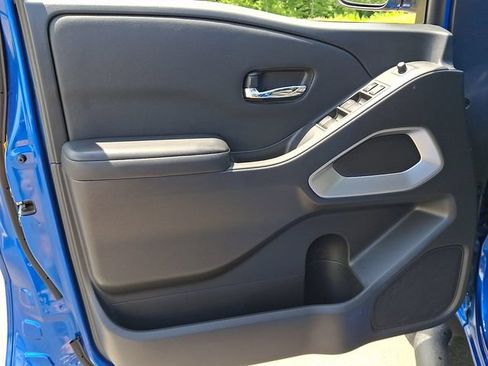 Used 2025 Nissan Frontier SV w/ SV Convenience Package AWD/4WD image 12