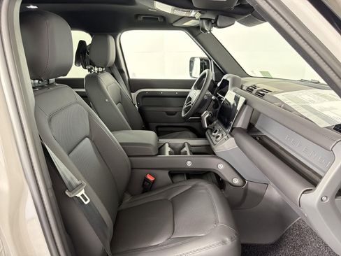 New 2026 Land Rover Defender 110 X-Dynamic SE image 32