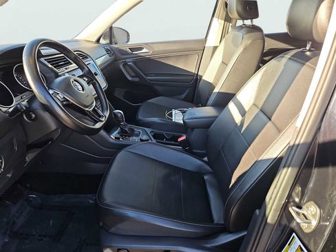 Used 2019 Volkswagen Tiguan SE w/ Panoramic Sunroof Package image 30