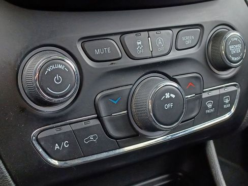 Used 2021 Jeep Cherokee Latitude Lux image 25