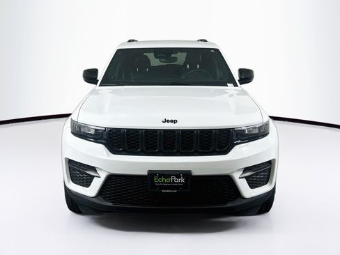 Used 2023 Jeep Grand Cherokee Altitude RWD image 2