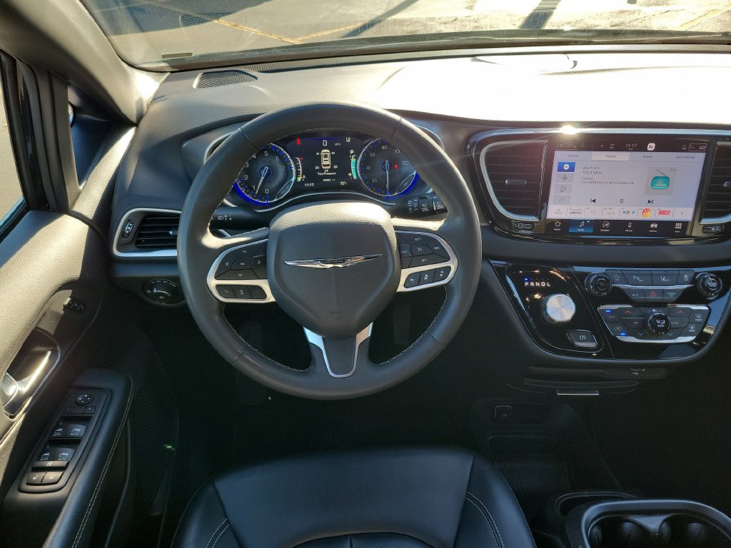 Used 2026 Chrysler Pacifica Select FWD image 15