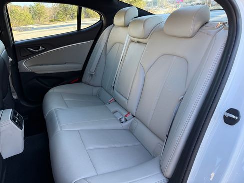 Used 2022 Genesis G70 2.0T image 39