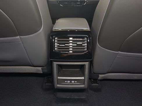Used 2023 Volkswagen ID.4 Pro S AWD/4WD image 19