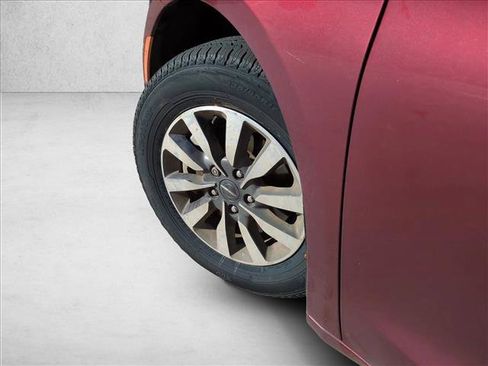 Used 2021 Chrysler Pacifica Touring-L w/ Premium & Safety Sphere Group FWD image 7
