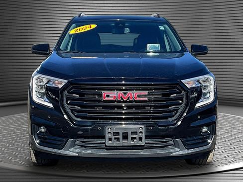 Used 2024 GMC Terrain SLT w/ Infotainment Package II image 2