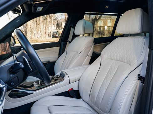 Used 2023 BMW X7 M60i w/ Executive Package image 15