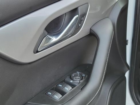 Used 2025 Chevrolet Blazer LT FWD image 22