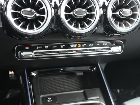 Used 2025 Mercedes-Benz GLB 35 AMG 4MATIC image 18