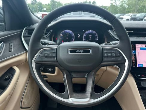 New 2026 Jeep Grand Cherokee L Limited w/ Luxury Tech Group II AWD/4WD image 15