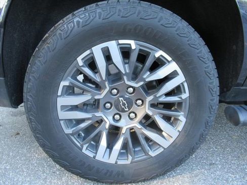 Used 2025 Chevrolet Tahoe Z71 AWD/4WD image 8