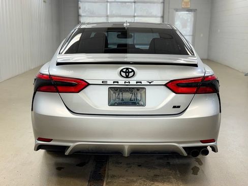 Used 2019 Toyota Camry SE w/ Convenience Package FWD image 6