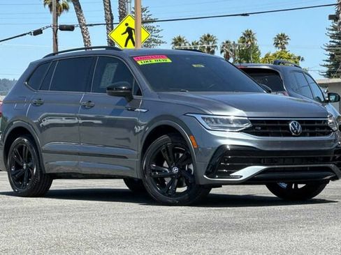 Used 2023 Volkswagen Tiguan SE R-Line AWD/4WD image 2