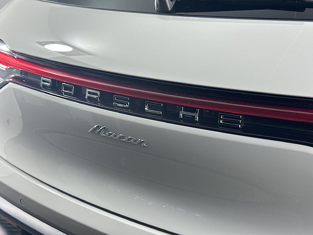 Certified 2026 Porsche Macan Turbo AWD/4WD image 34