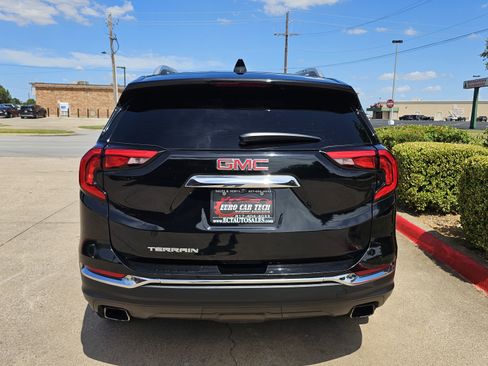 Used 2019 GMC Terrain SLT w/ Preferred Package image 4