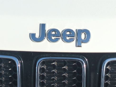 Used 2020 Jeep Compass Limited image 11