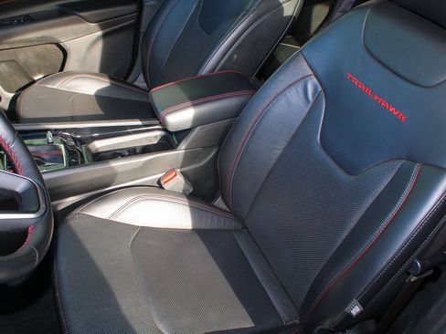 Used 2022 Jeep Compass Trailhawk w/ Trailhawk Elite Group image 5