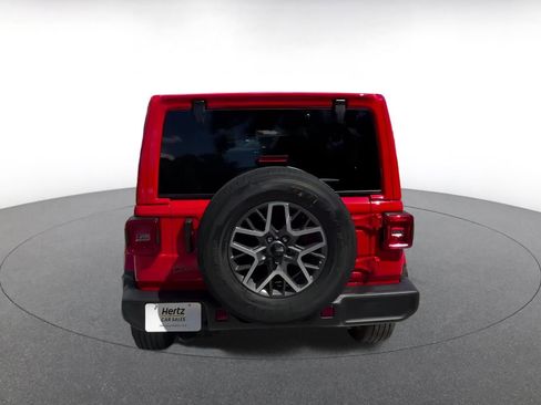 Used 2025 Jeep Wrangler Sahara image 12