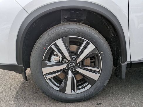New 2025 Nissan Rogue SL w/ Tech Package AWD/4WD image 21