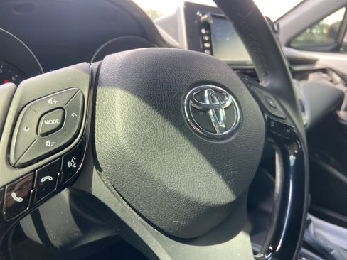 Used 2018 Toyota C-HR XLE image 19