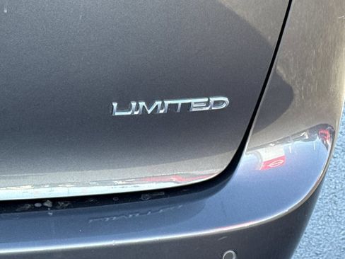 Used 2020 Chrysler Pacifica Limited image 13